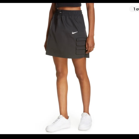 Nike Sportswear 276549 Swoosh Skirt in Black womens, Size X-Small - Picture 2 of 13